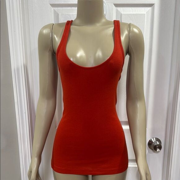 VINCE FAVORITE RIBBED TANK TOP. ORANGE - Picture 1 of 5